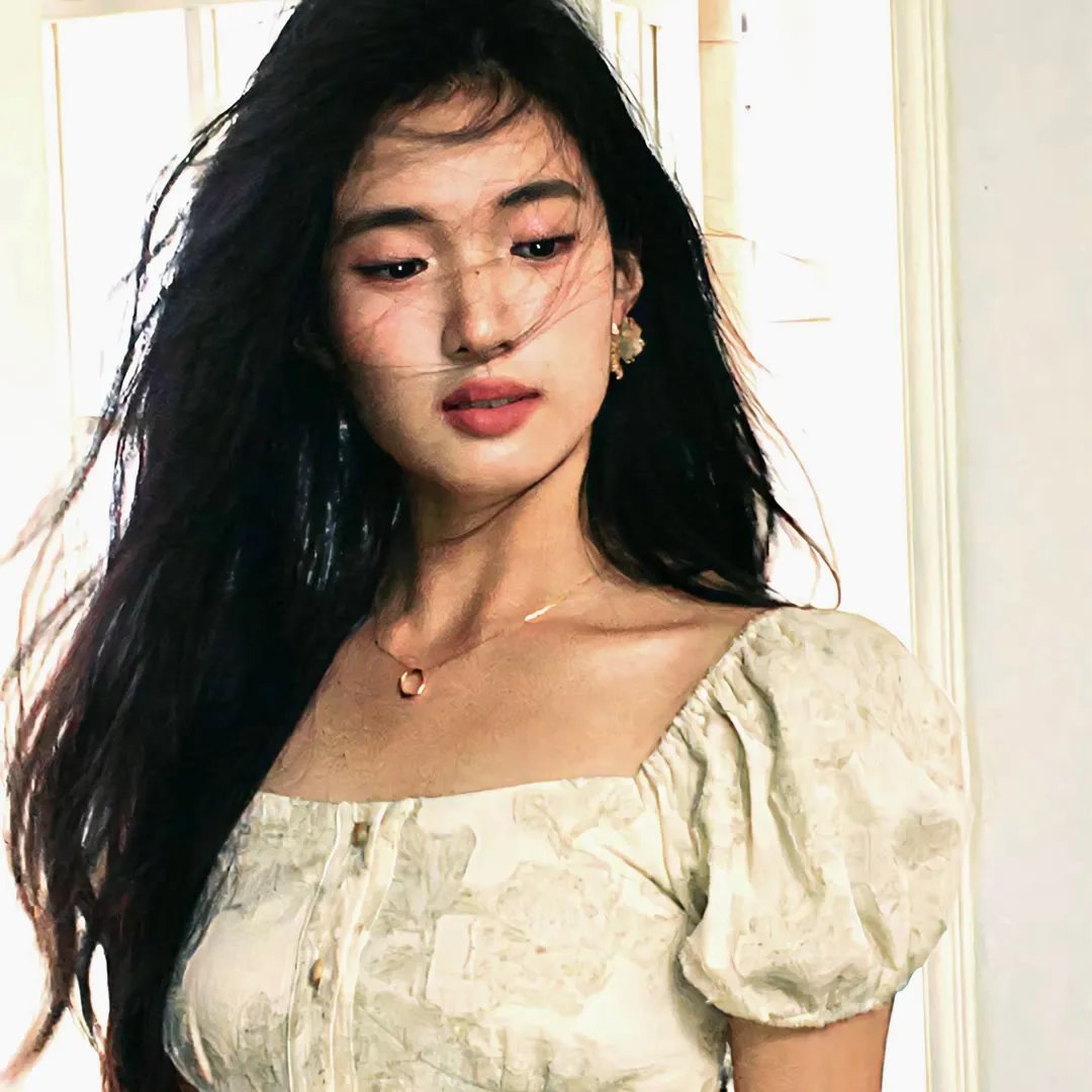 圣洁的艾曼妞